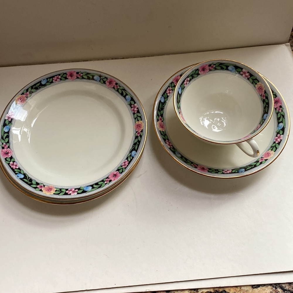 Vintage Ainsley Porcelain cup and saucer and 2 dessert plates. - Picture 3 of 8